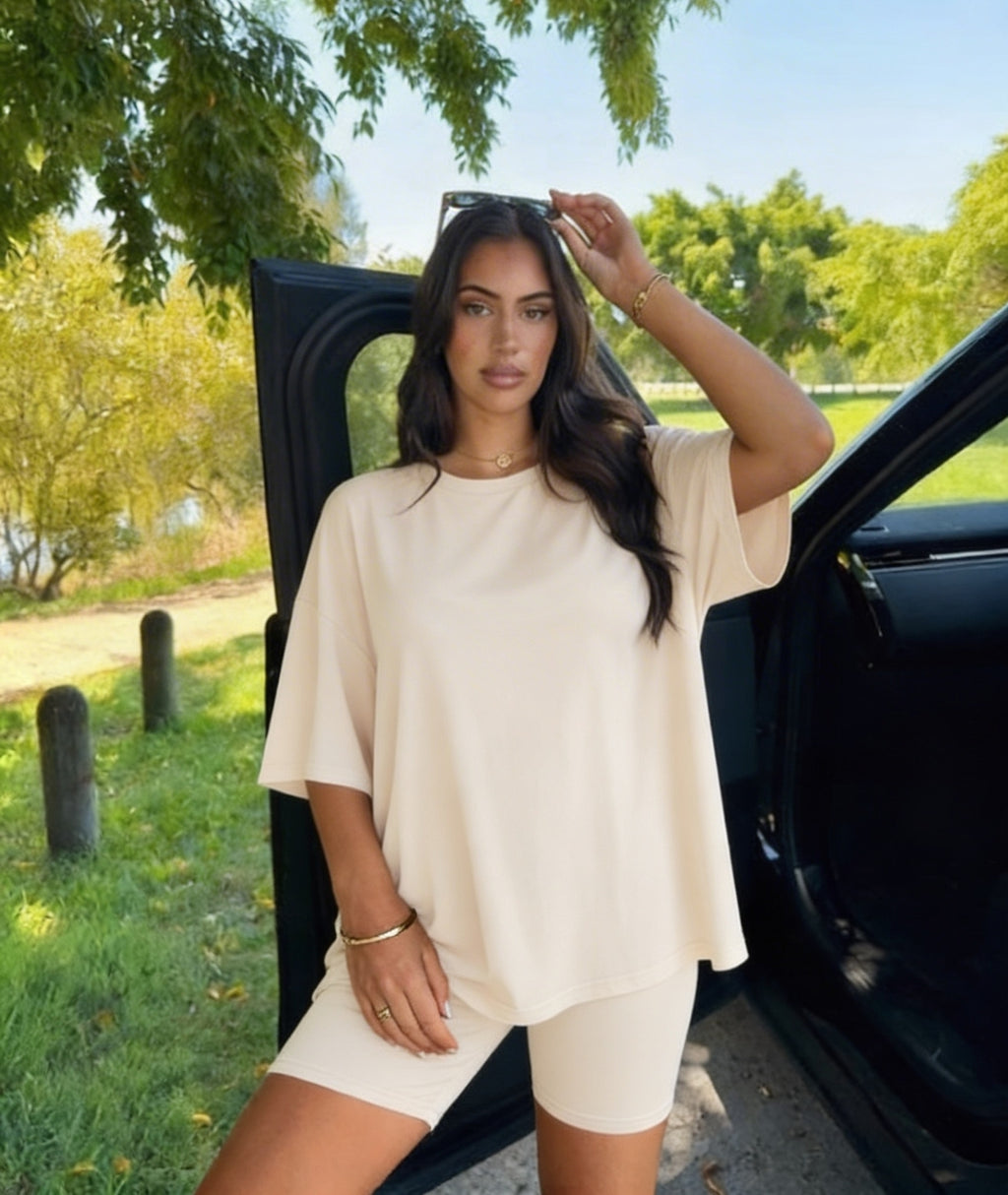 Seravie™ Effortless Lounge Set – Oversized Top & Biker Shorts